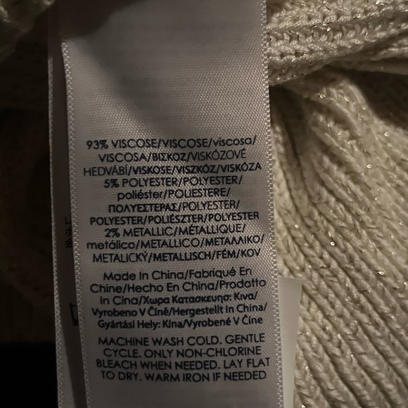 Chaps V Neck Ivory Shimmer - Picture 5 of 5